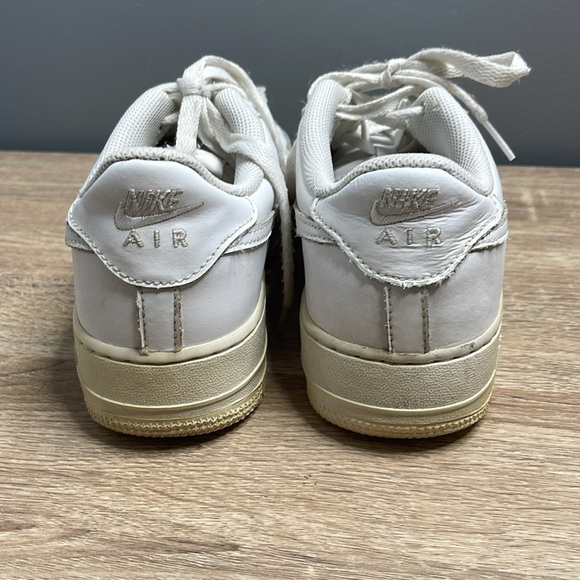 Nike Air Force 1 Unisex Youth Sneakers White on White Leather Basketball Size 7Y - Picture 8 of 11